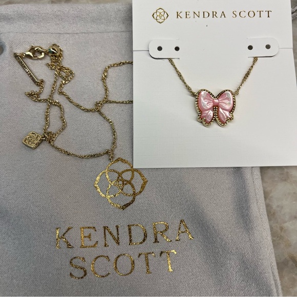 🎀✨Kendra Scott Haley Bow Gold Pendant Necklace In Blush Mother of Pearl New✨ 🎀 - Picture 3 of 8